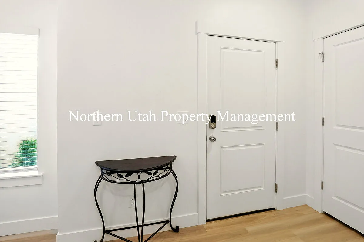 2 bed, 2.5 bath, 1734 sqft, $1,650 — Photo 3