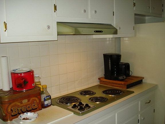 4th image of 3748 Fairmont Dr