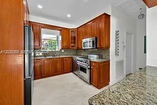 712 Cremona Ave — Photo 8