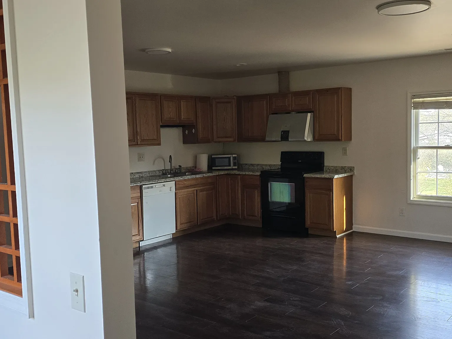 2 bed, 1200 sqft, $1,800 — Photo 2