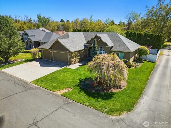832 SE Vintage Way, College Place, WA 99324