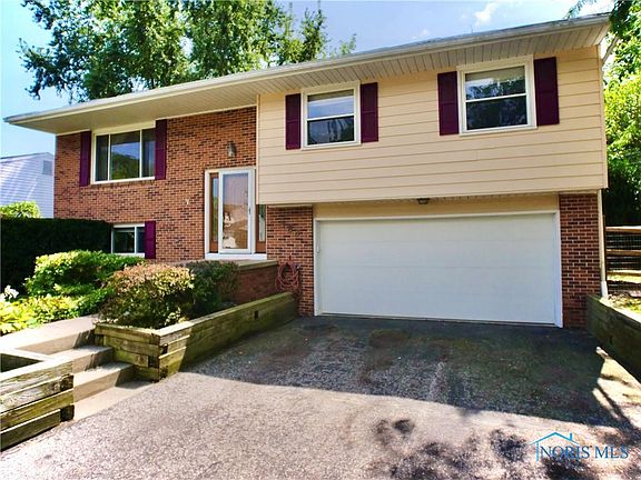 3rd image of 183 Birchcrest Dr