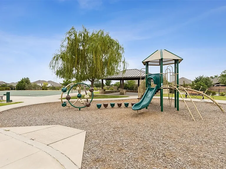 1209 Alexander Dr — Photo 22
