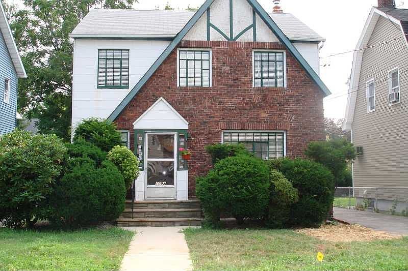 2nd image of 1093 Fairview Pl