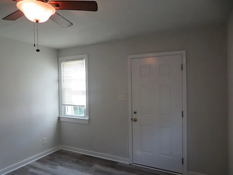 913 Priam St — Photo 3