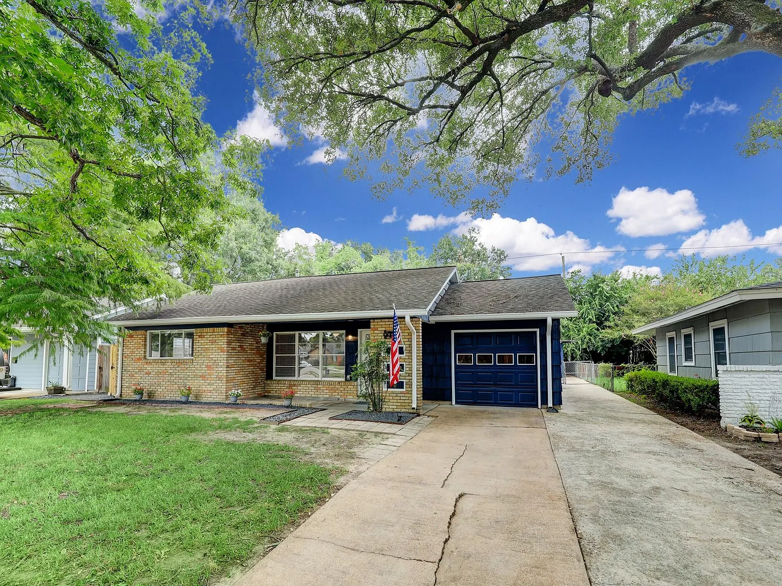 3 bed, 2.0 bath, 1497 sqft, $2,175 — Photo 3