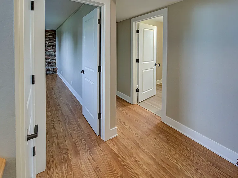 9521 Mobile Dr — Photo 32