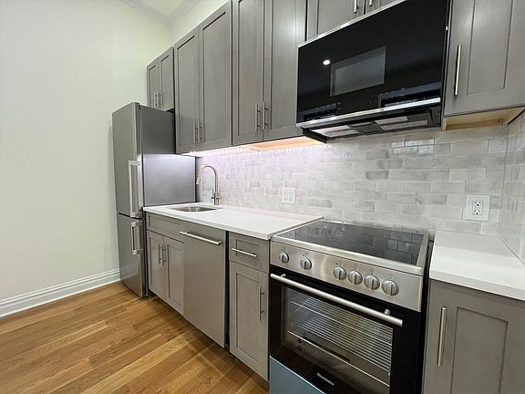 3rd image of 130 E 93rd St #2T