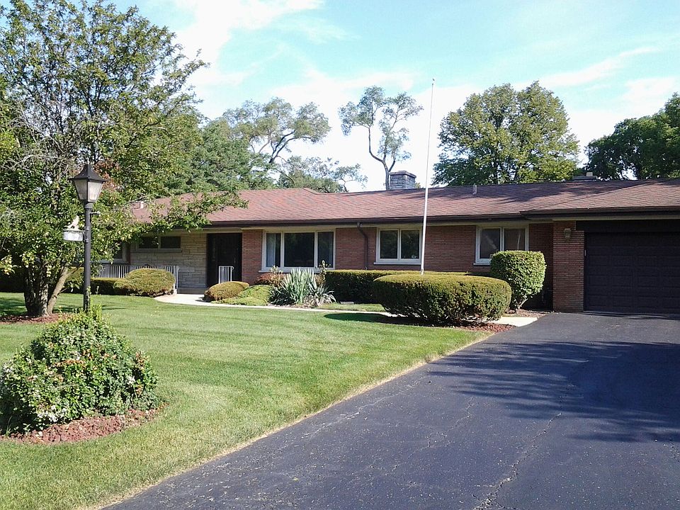 1st image of 809 Country Club Dr