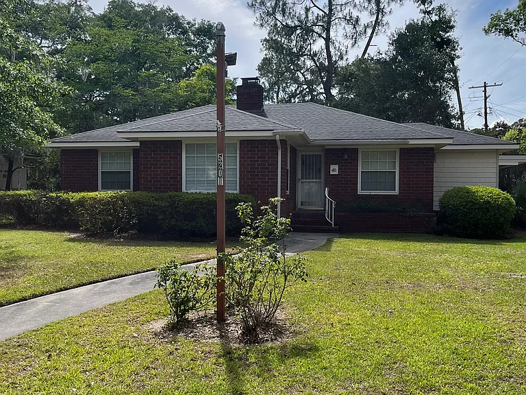 5201 Habersham St — Photo 2