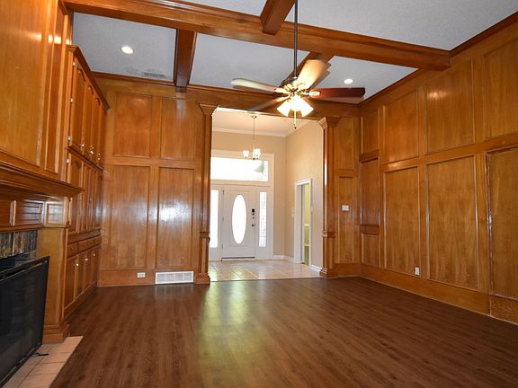2nd image of 1405 Armstrong Dr