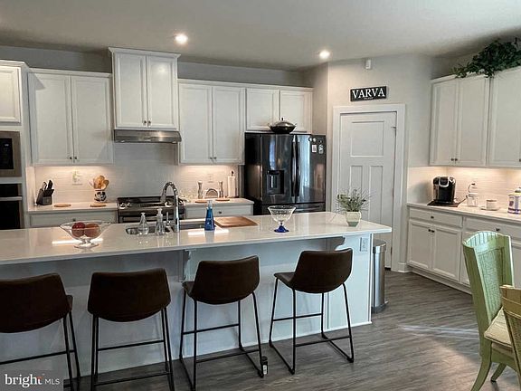 3rd image of 37024 Balgair Ave