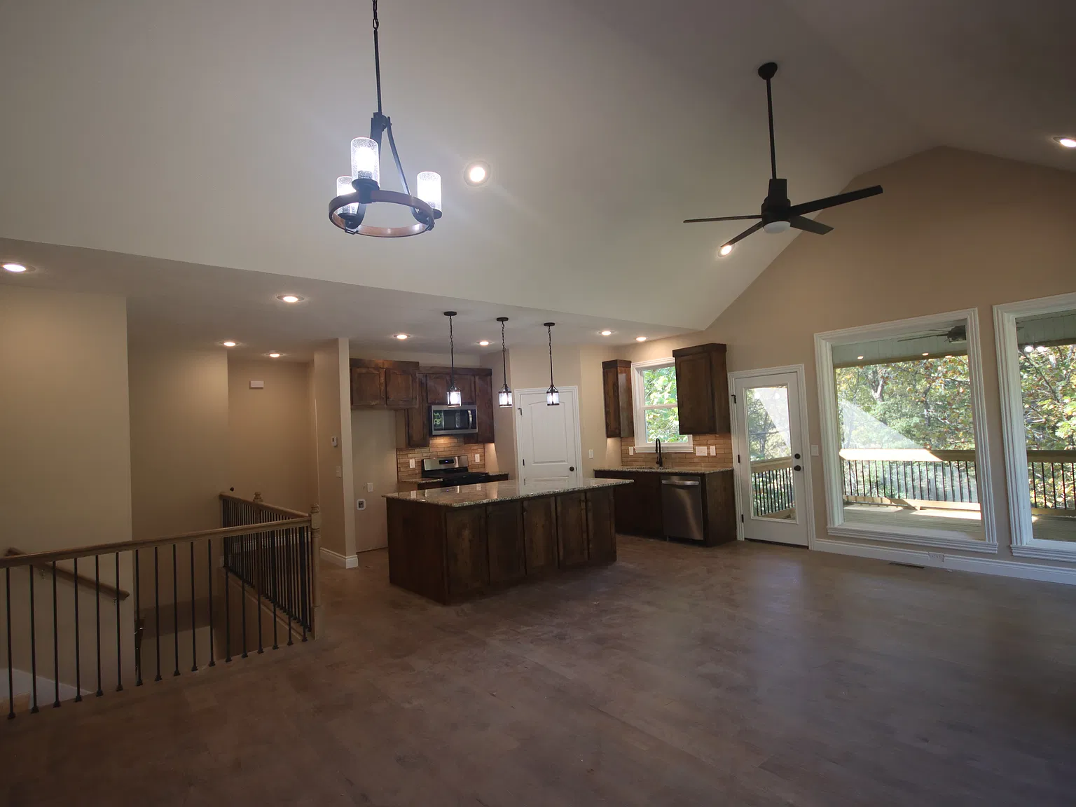 3 bed, 2860 sqft, $2,550 — Photo 3