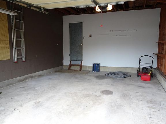 3rd image of 217 Aldo Dr