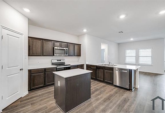 3rd image of 121 Ginger Ave #1