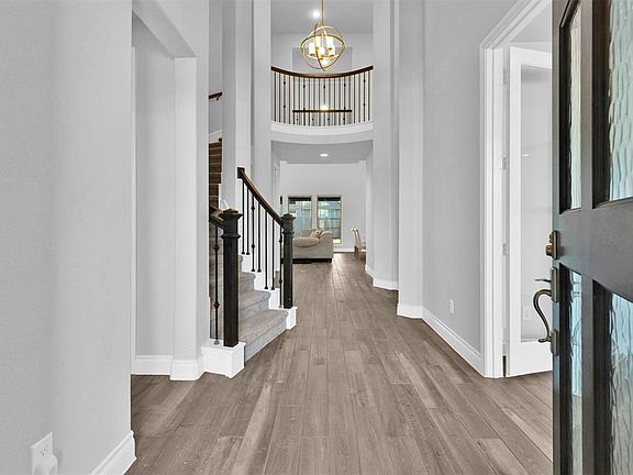 3rd image of 28907 Ridge Valley Ct