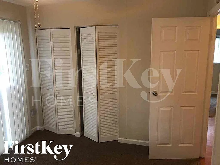 4801 Leone Dr — Photo 13