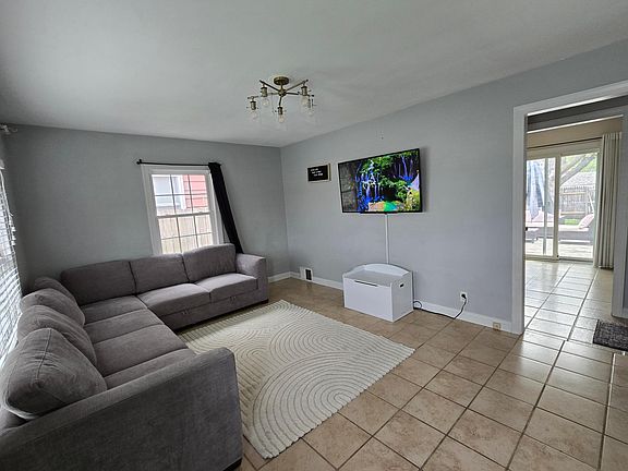 4th image of 5644 28th Ave S