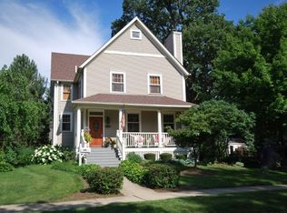 131 Kane St, Geneva, IL 60134