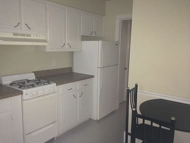Faulkner Court Apartments — Photo 16