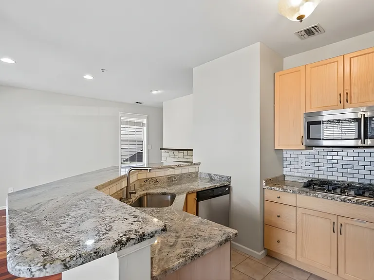107 Brittany Ct — Photo 9