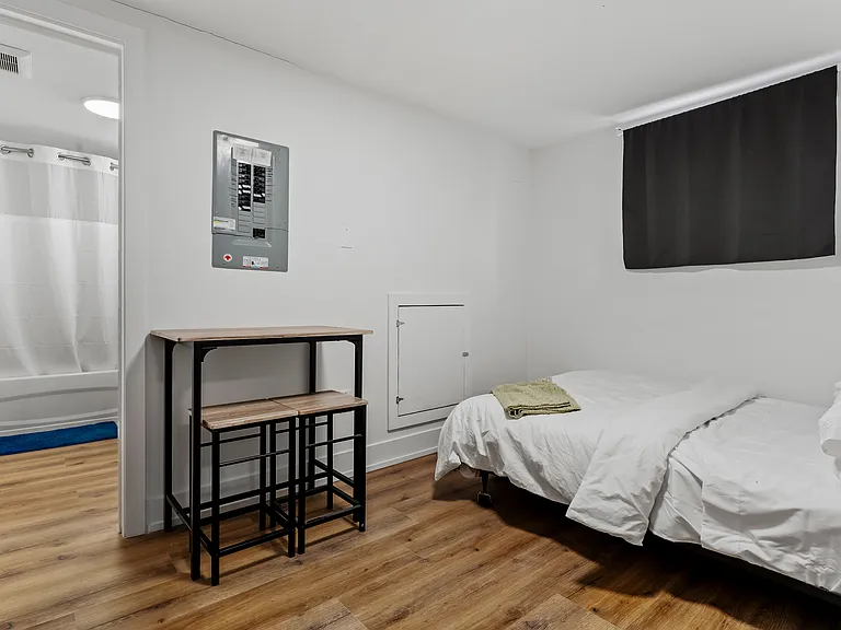 610 King St E #14 — Photo 7
