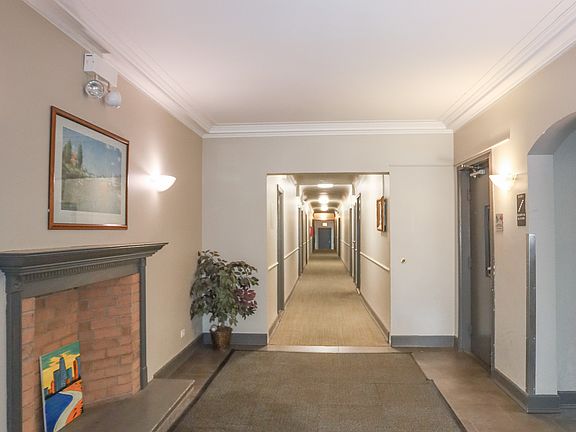 4th image of 1623 W Morse Ave #412