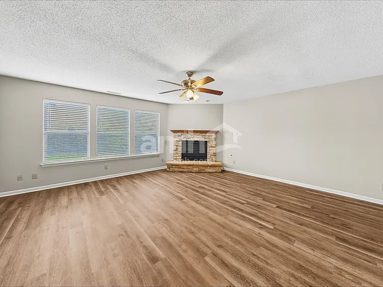 2324 Shadowbrook Dr — Photo 5