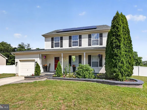 100 Rose Ct, Sicklerville, NJ 08081