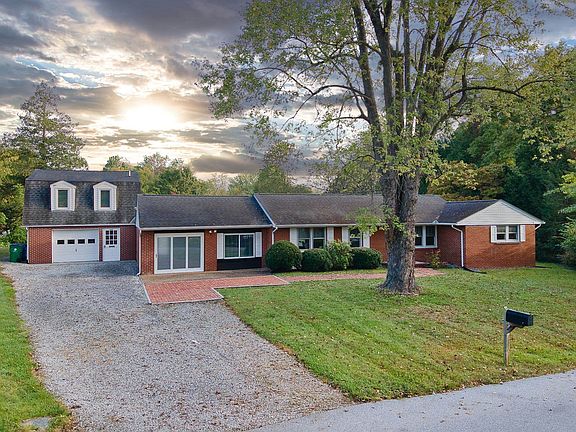 3rd image of 712 Burruss Dr