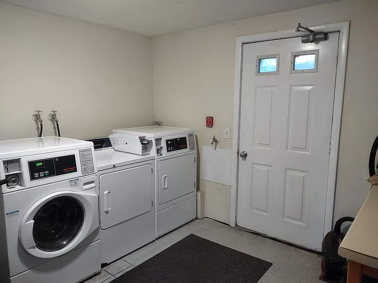 2 Roosevelt Ave #6 — Photo 7