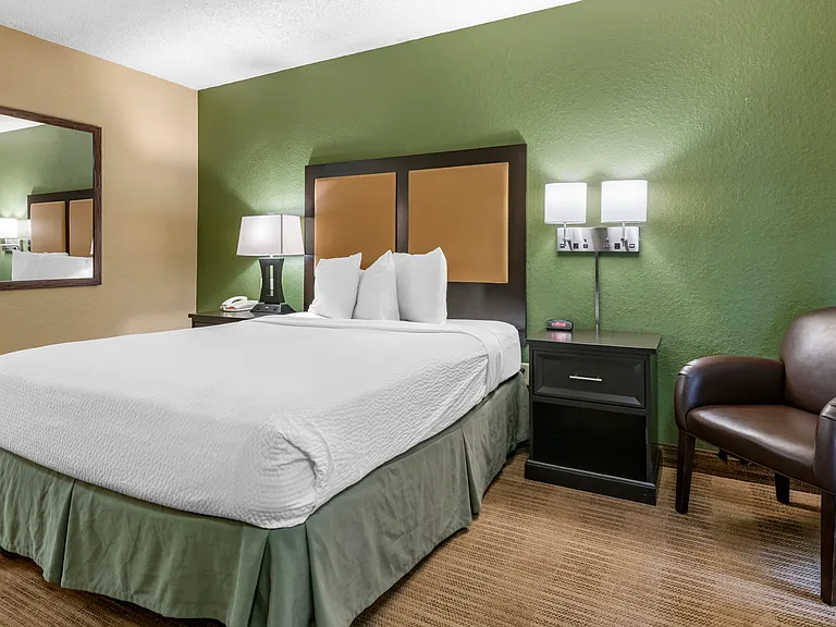 Studio Suite - 1 Queen Bed