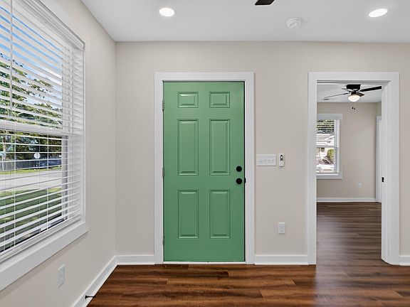 5th image of 2651 Lawrence St