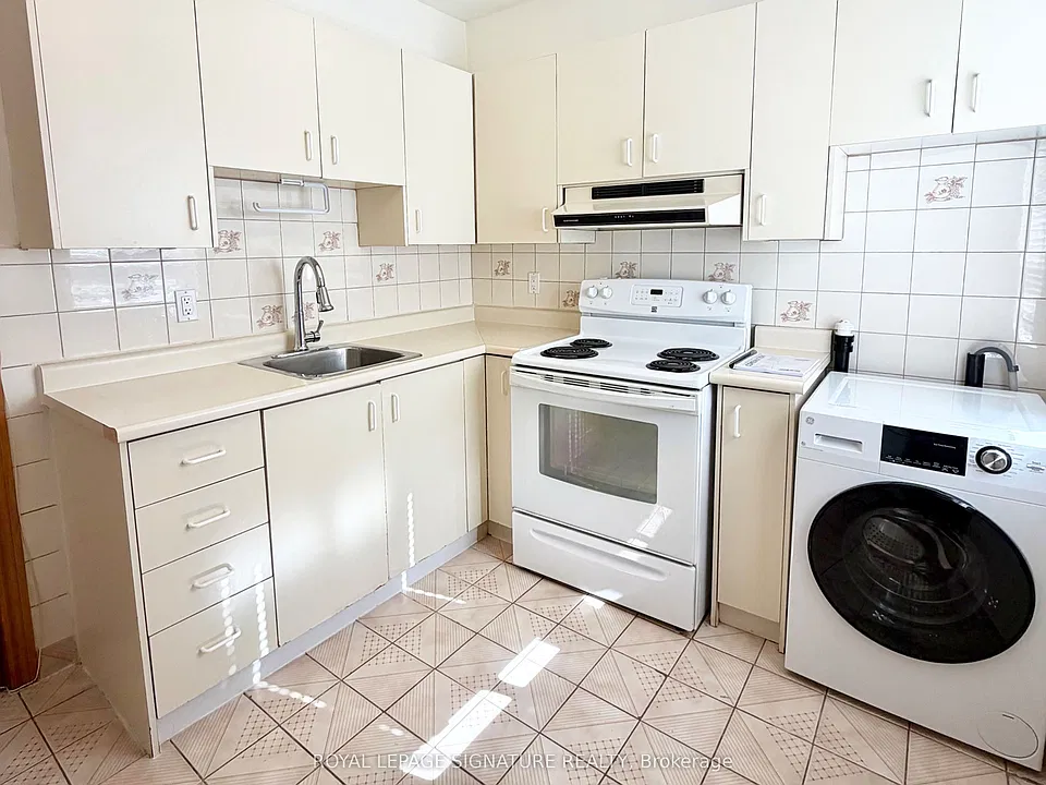 455 Danforth Ave #B