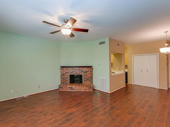 3rd image of 1330 Augusta Dr APT 15C