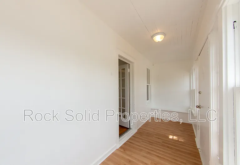 506 E 7th St #1 — Photo 7