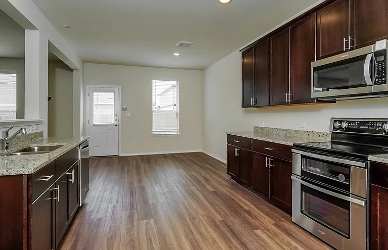 The Corridor at Sunset Oaks Rental Homes — Photo 9