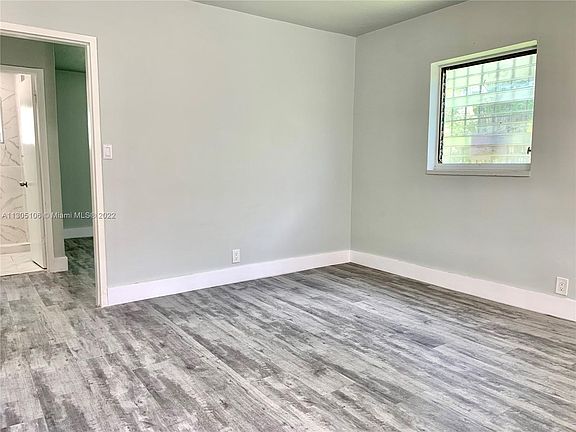 3rd image of 2901 NW 18th St #34