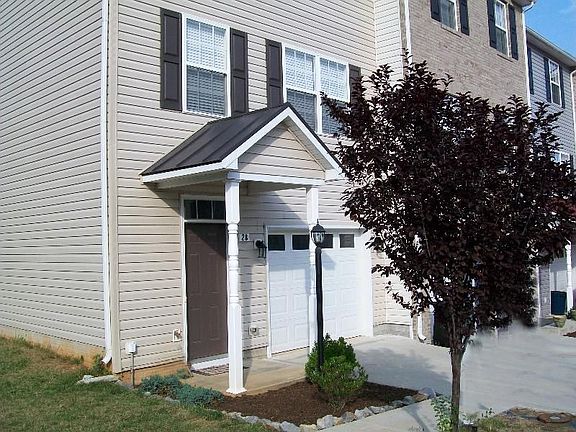 5th image of 28 Toms Brook Dr