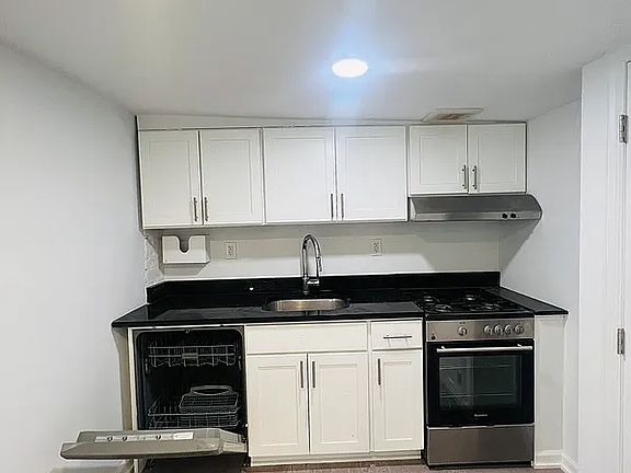 5th image of 19 Barrow St #4AC