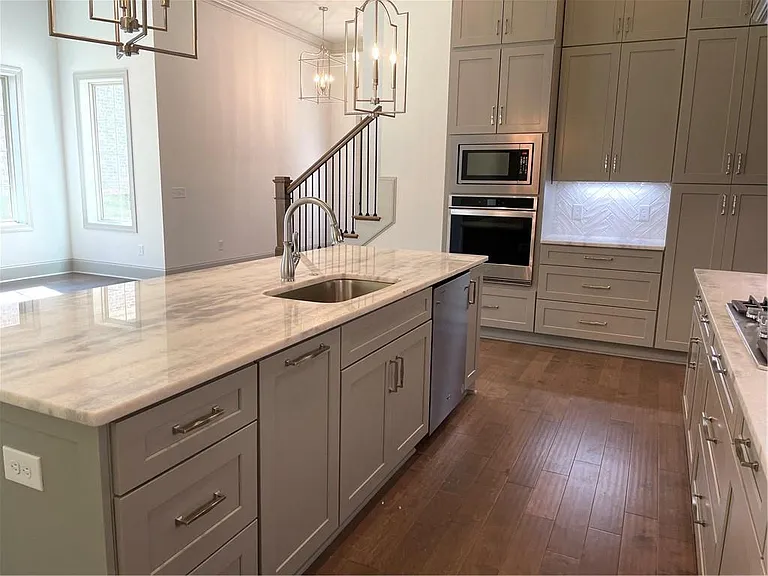 441 Windsor Dr — Photo 5