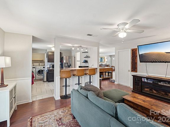 5th image of 8432 Othello Pl