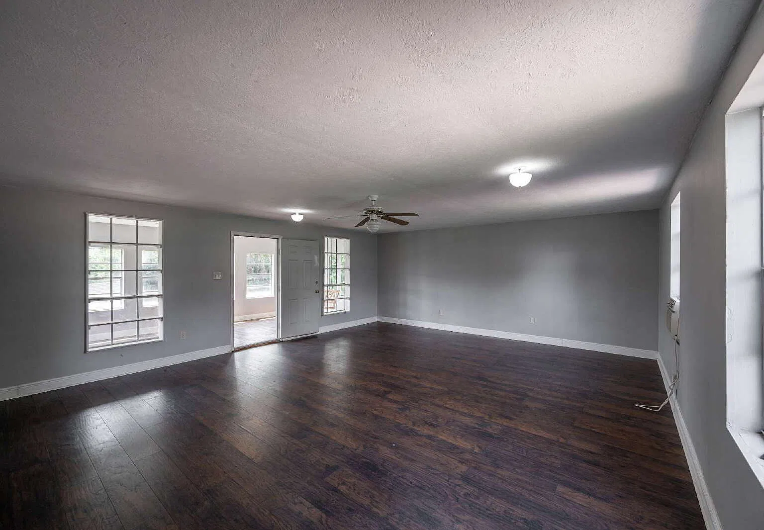 3 bed, 2.0 bath, 1813 sqft, $3,500 — Photo 4