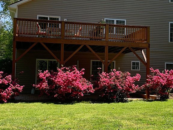 3rd image of 16 Edge Water Ln