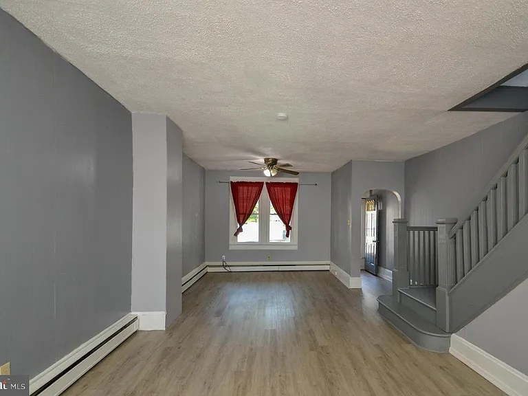712 Laurel Blvd — Photo 3
