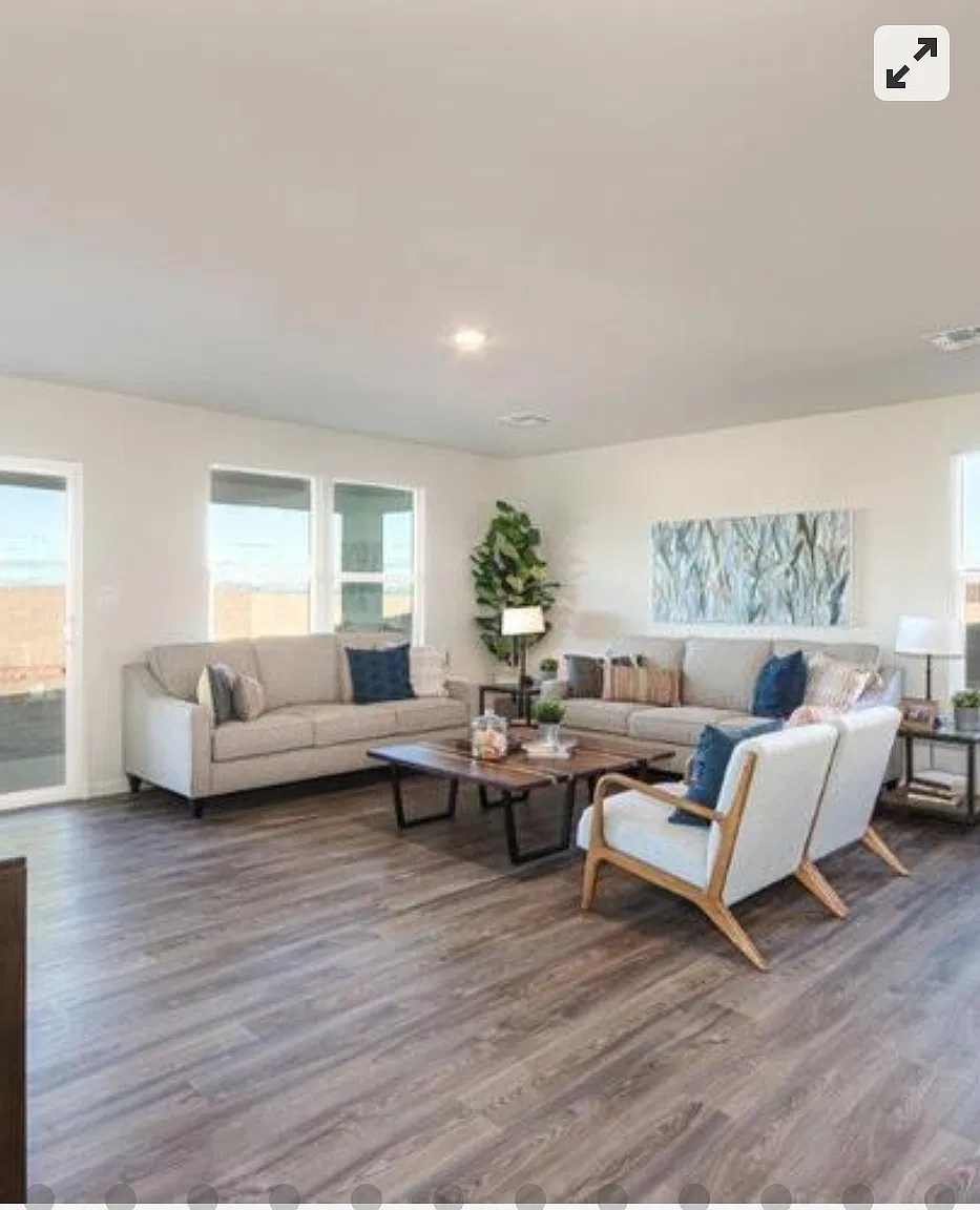 4 bed, 1915 sqft, $1,899 — Photo 1