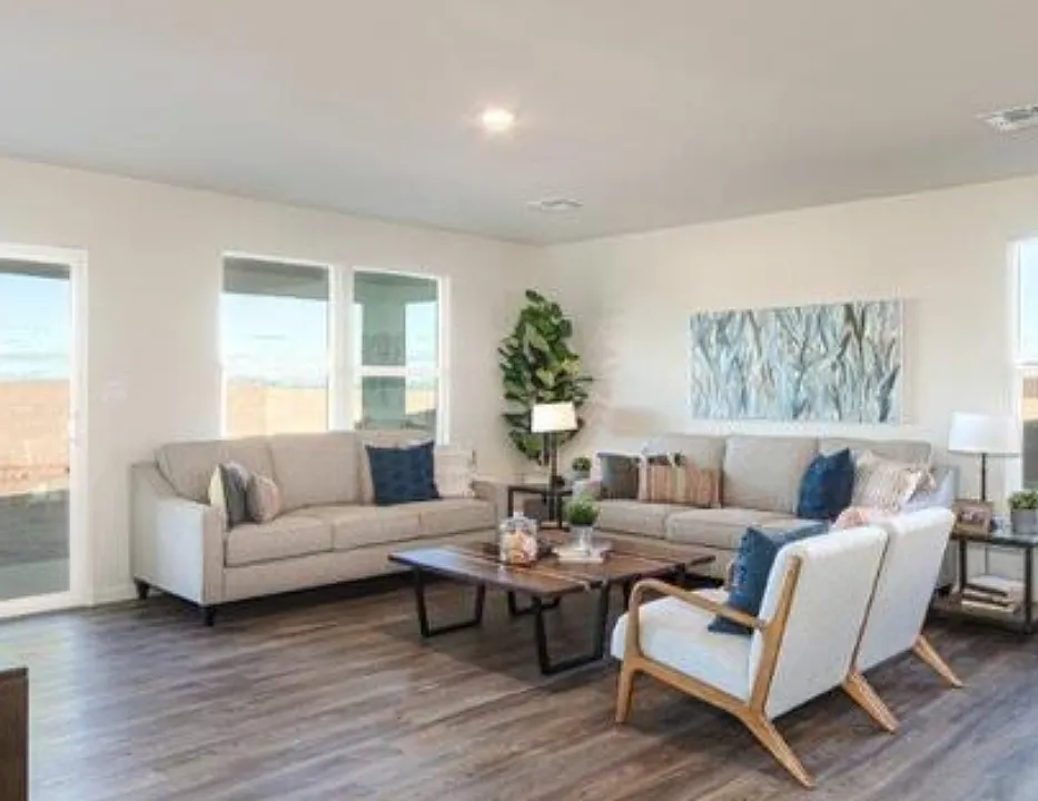 2440 Tapatio Dr