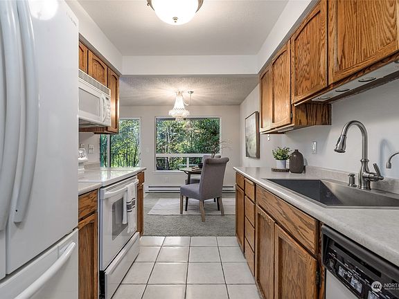 5th image of 7318 N Skyview Lane #M201