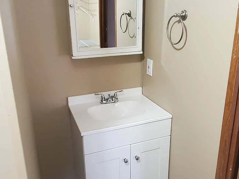 1007 Barberry Ct — Photo 10