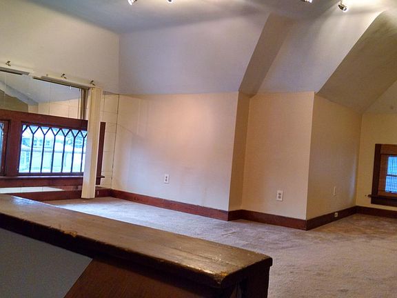 3rd image of 59 N Rose Blvd APT 3